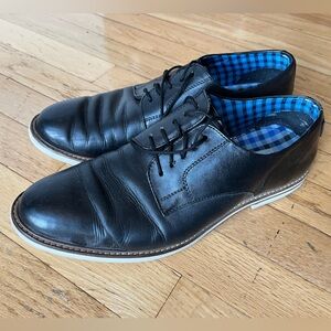 Ben Sherman men’s 10.5 black shoe, gently used.